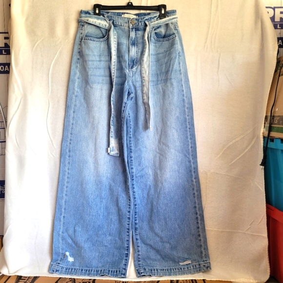 Hidden Denim - Hidden Women’s Distressed Jeans Size 30 Light Wash Classic 32" Wideleg with belt
